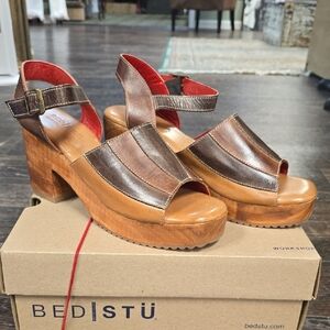 BED|STU Women's Brown and Tan Leather Platform Sandals